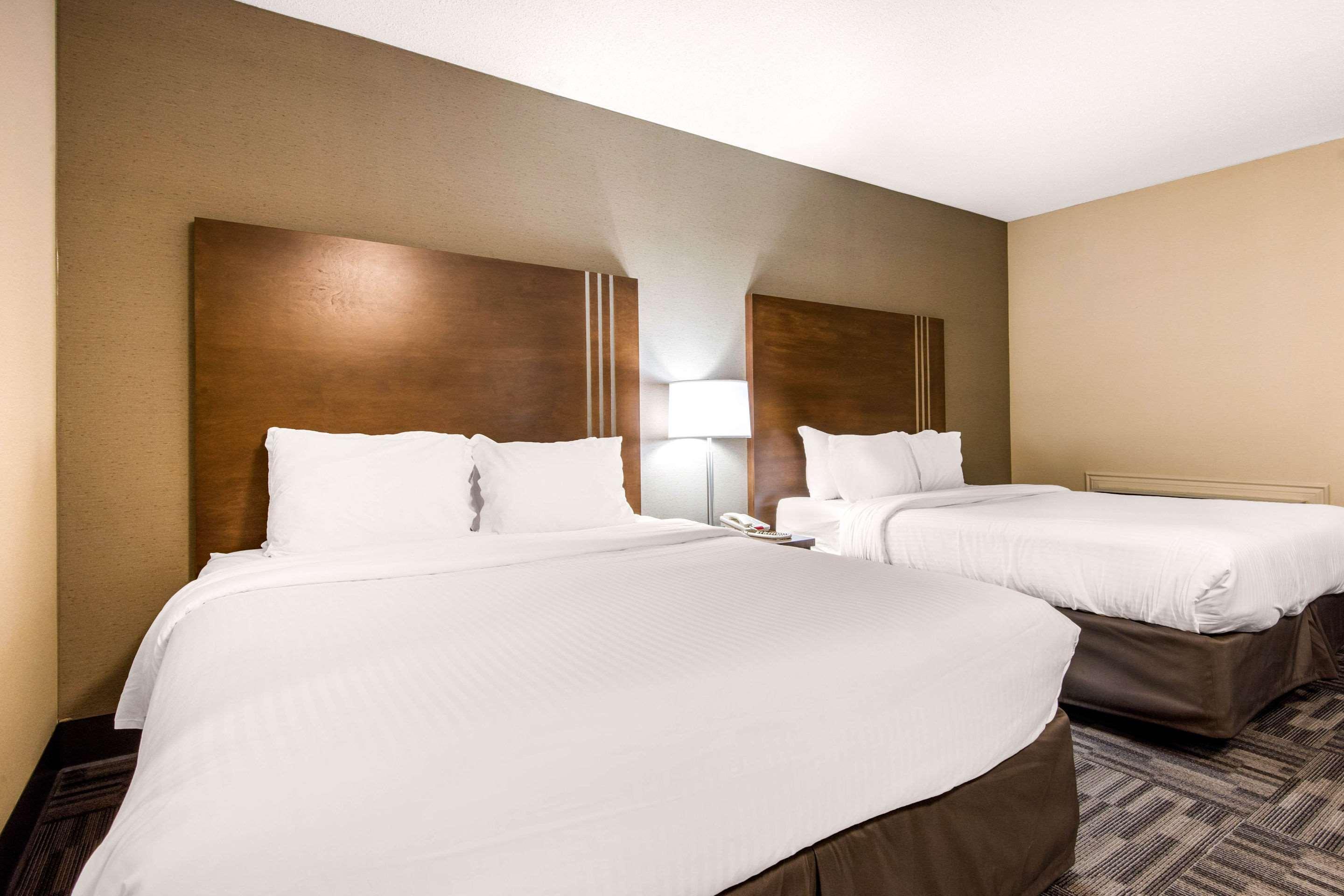 Quality Inn & Conference Centre Орилия Екстериор снимка