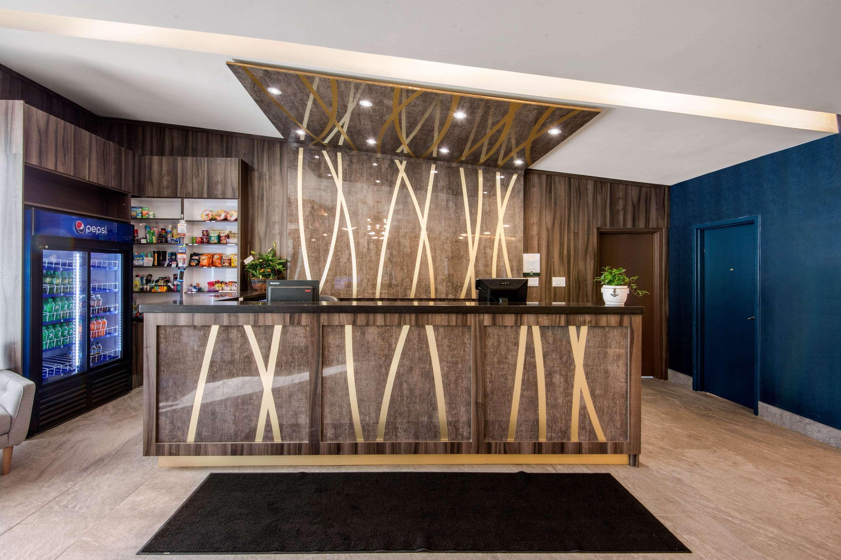 Quality Inn & Conference Centre Орилия Екстериор снимка
