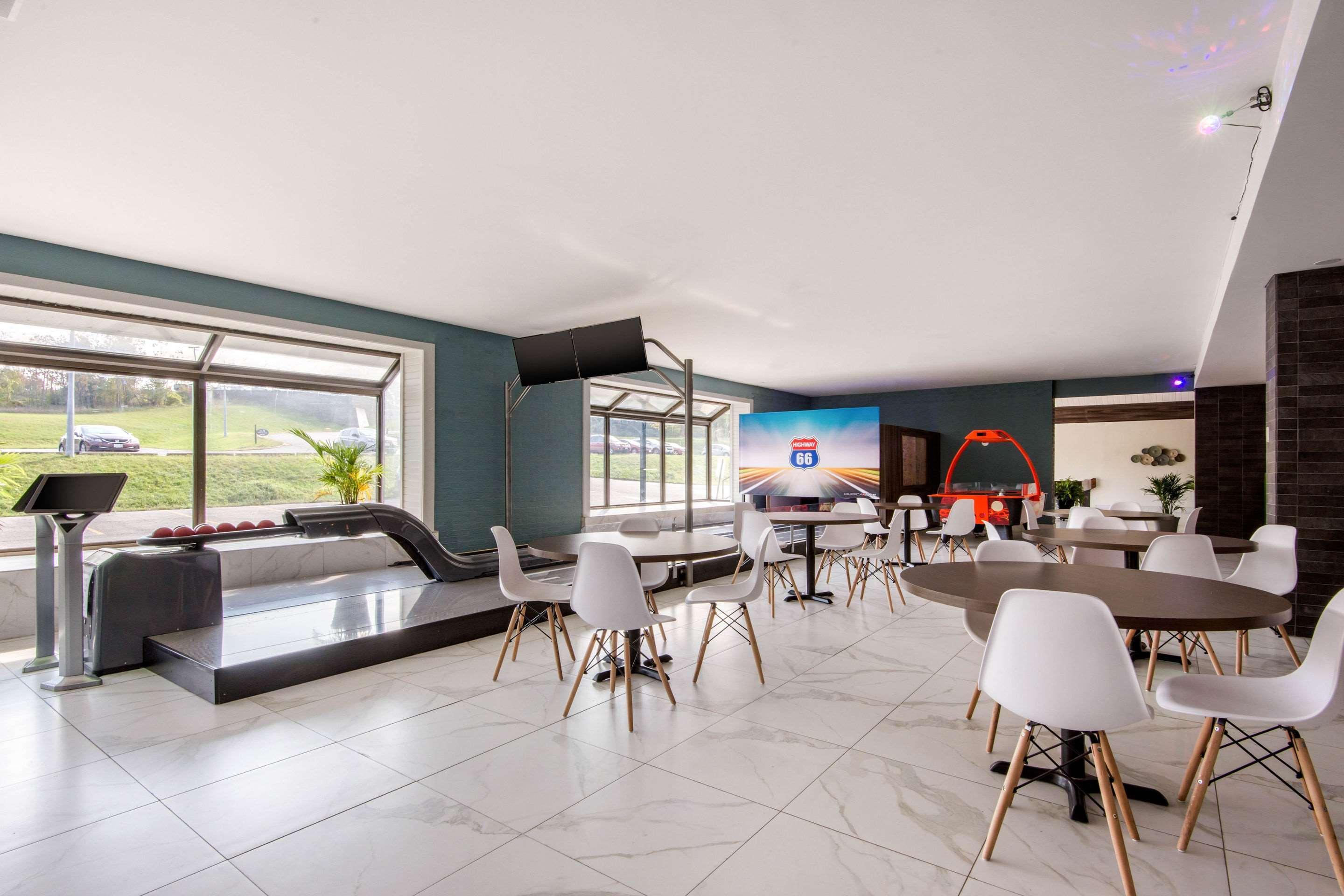 Quality Inn & Conference Centre Орилия Екстериор снимка