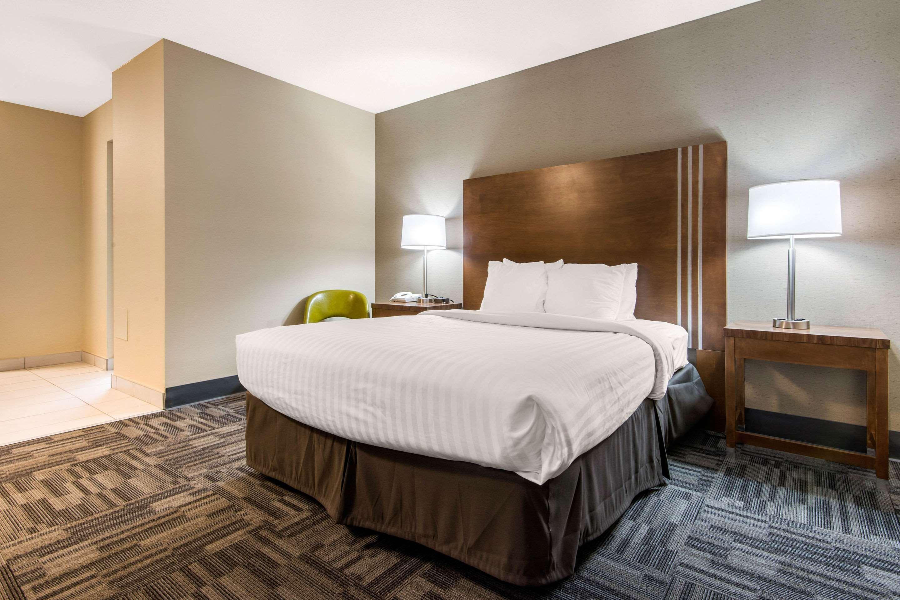 Quality Inn & Conference Centre Орилия Екстериор снимка