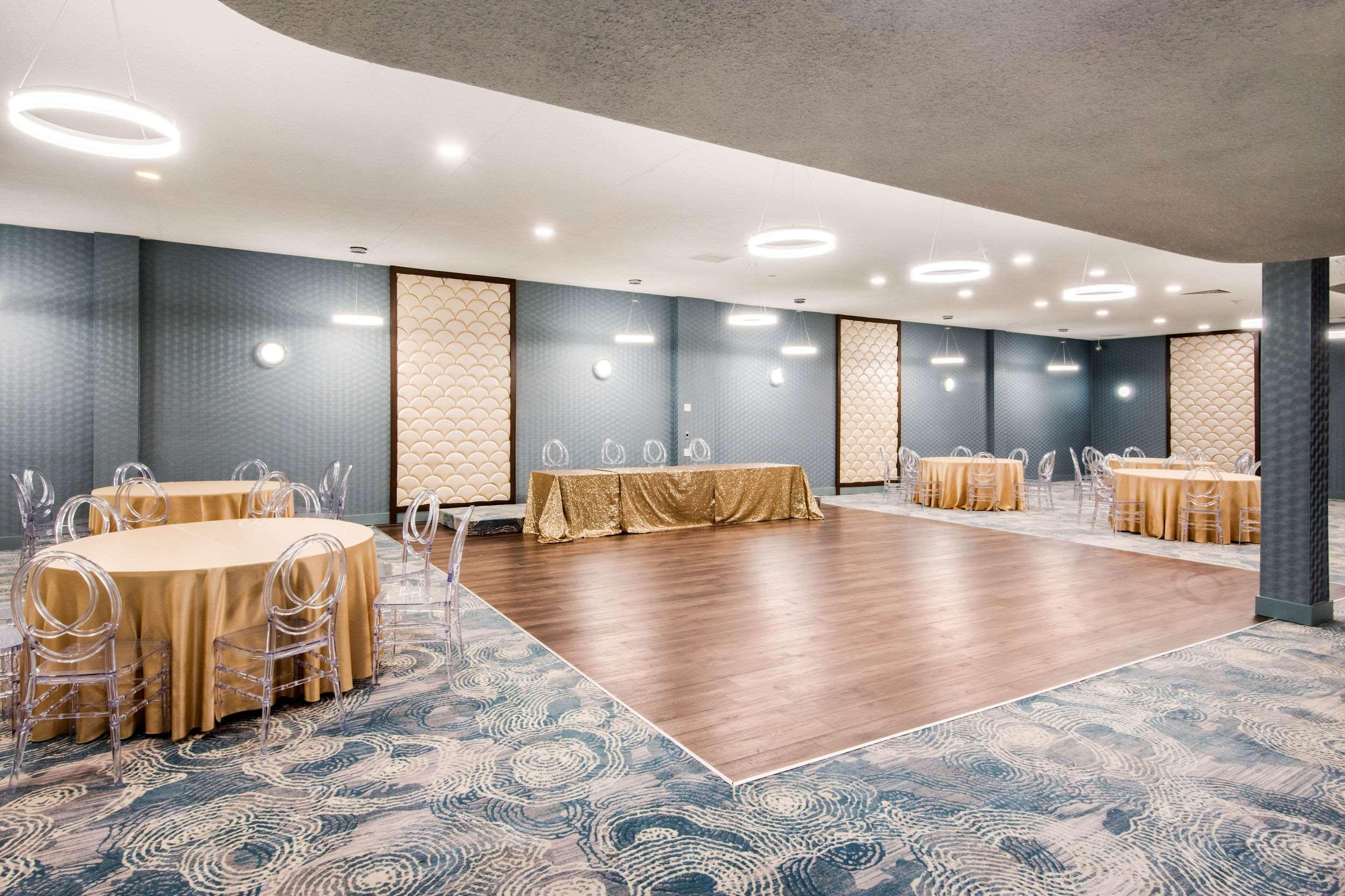 Quality Inn & Conference Centre Орилия Екстериор снимка