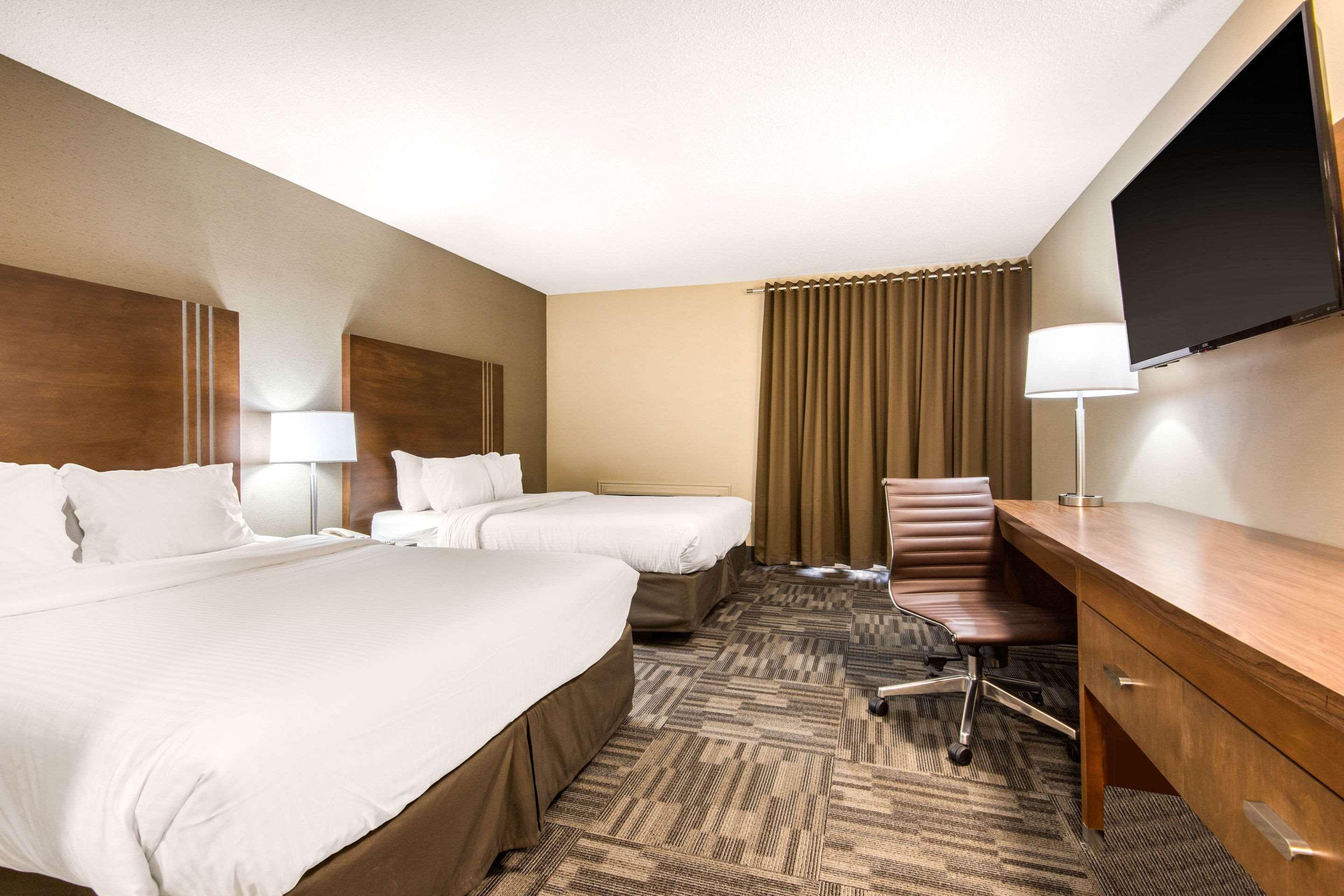 Quality Inn & Conference Centre Орилия Екстериор снимка