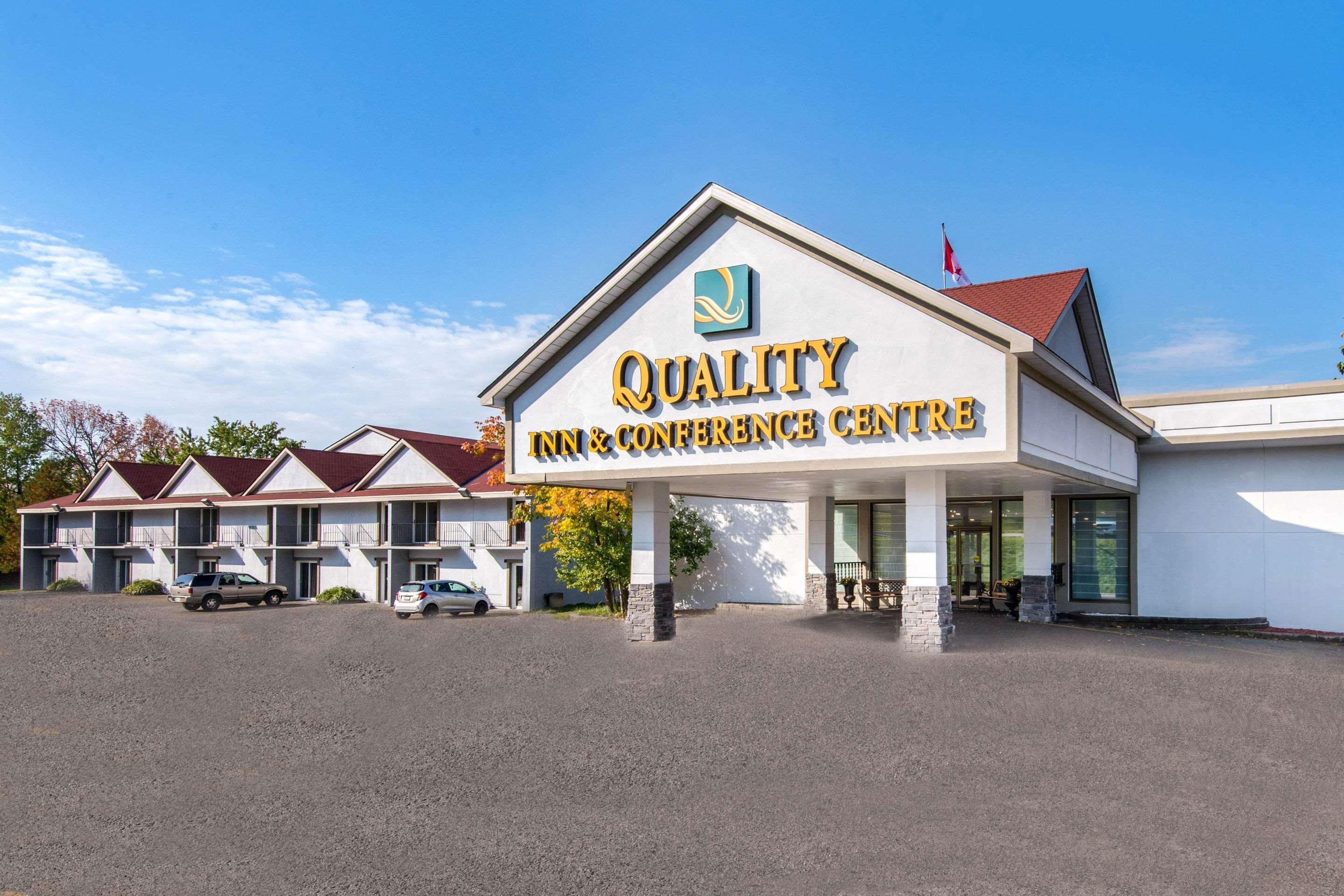 Quality Inn & Conference Centre Орилия Екстериор снимка