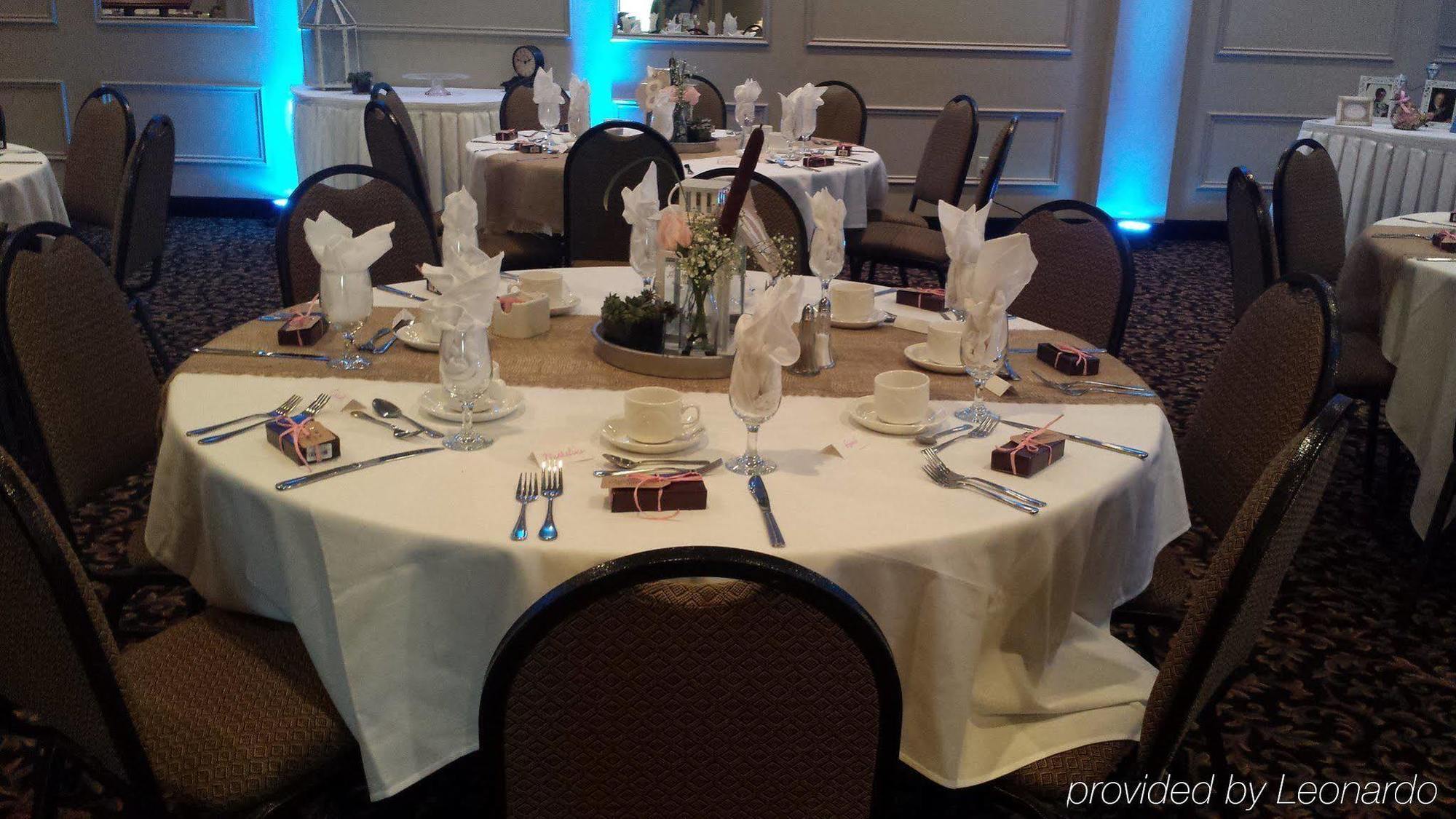 Quality Inn & Conference Centre Орилия Екстериор снимка