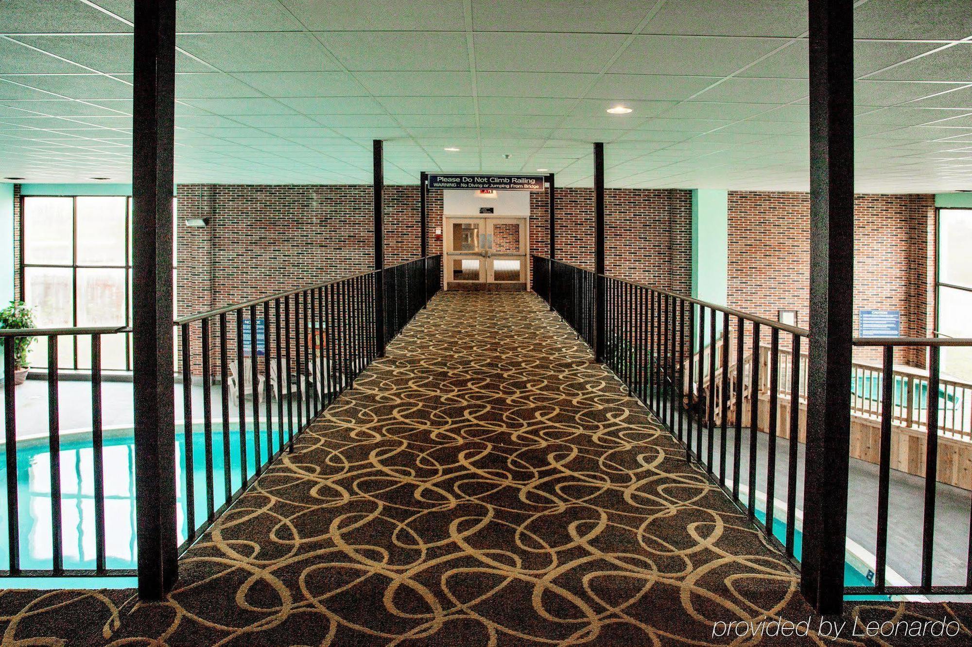 Quality Inn & Conference Centre Орилия Екстериор снимка